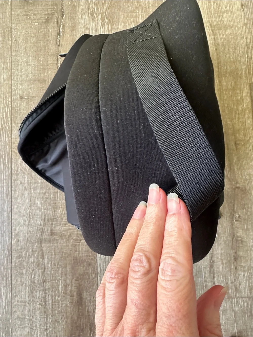 EUC ALO Yoga Stow Black Neoprene Backpack with Front Zip Pocket